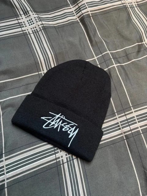Witam sprzedam czapkę stussy