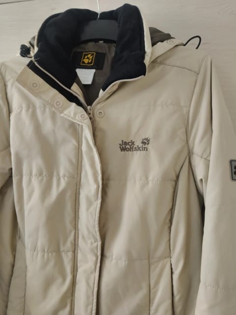 Beżowy płaszczyk Jack wolfskin