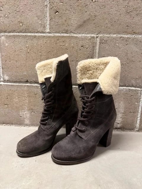 Moncler furry boots unique