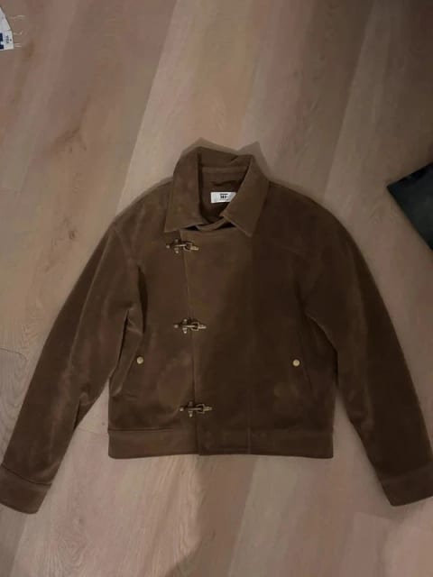 Clasp jacket