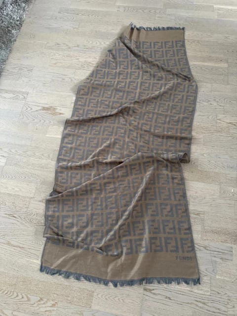 Blå och brun halsduk med Fendi FF-mönster