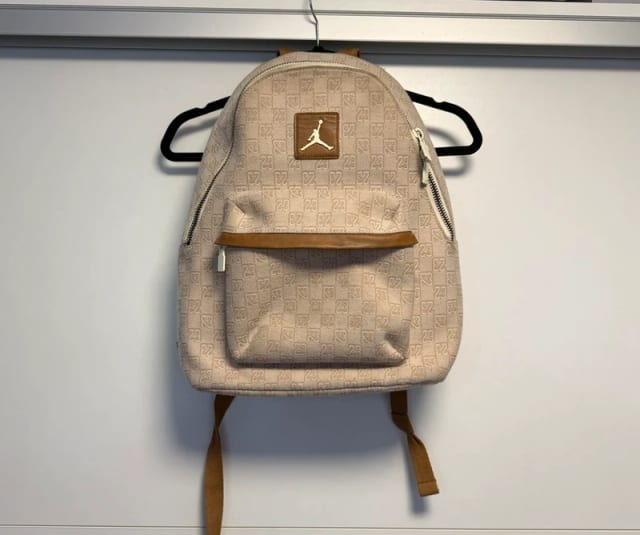 Beżowy plecak w monogram Jordan 23 backpack