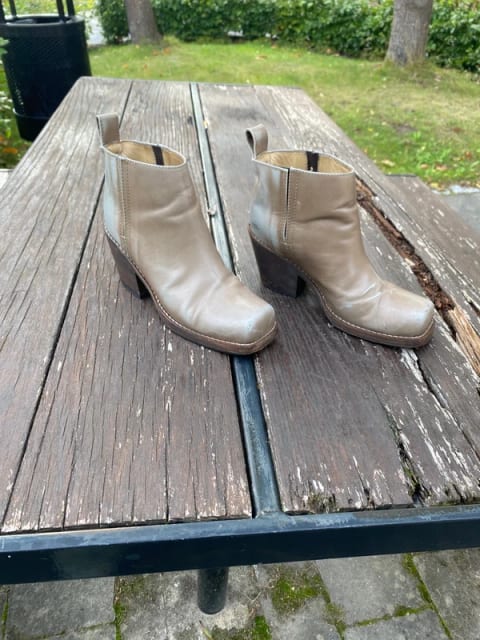 Acne Studios Leather Ankle Boots – Taupe / Beige – EU 37
