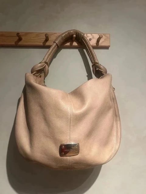 Jimmy Choo hobo bag / axelväska i beige läder