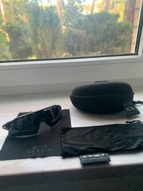 Czarne okulary przeciwsłoneczne Oakley Radar ev path pełen zestaw