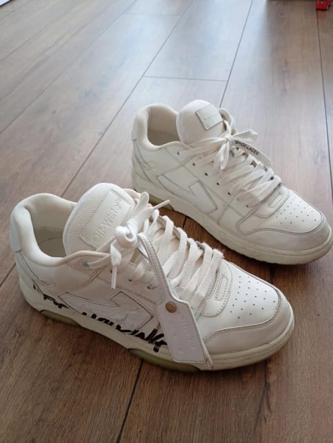 Off white "for walking" albi