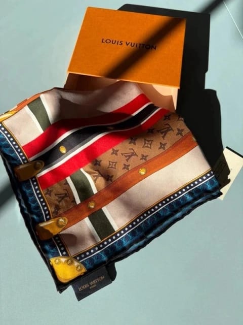 45*45 original  Trunk in love Silk karre scarf