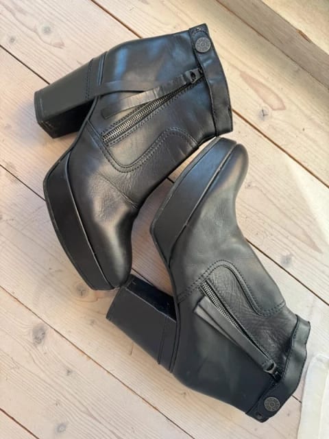 Acne Studios Track leather boots heels size 38