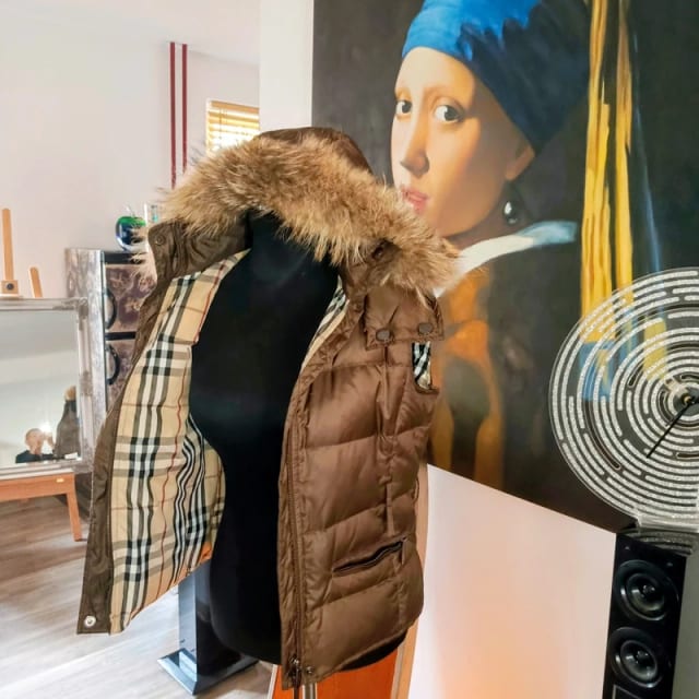 Burberry vesta s kapucí a kožešinou