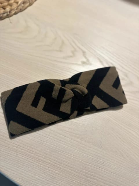 Fendi zimní čelenka
