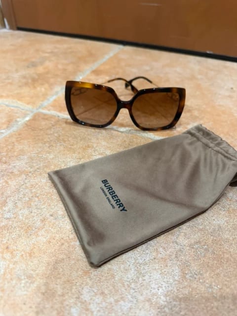 Okulary marki Burberry