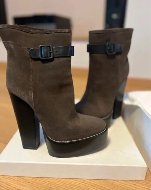 Balenciaga Leather boots