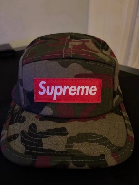 Supreme camo keps