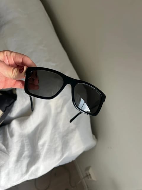 Solglasögon Moncler