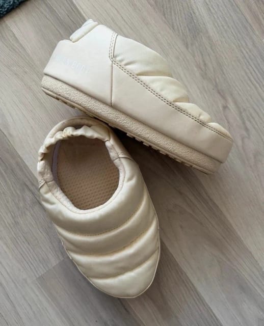 Ziemas mulas Moon Boot Mules 37/38 (Evolution) + baltu šalli kā mākonītis