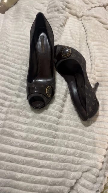 Louis Vuitton heels 🤎