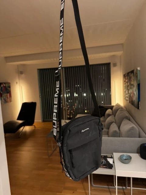 Supreme Skuldertaske
