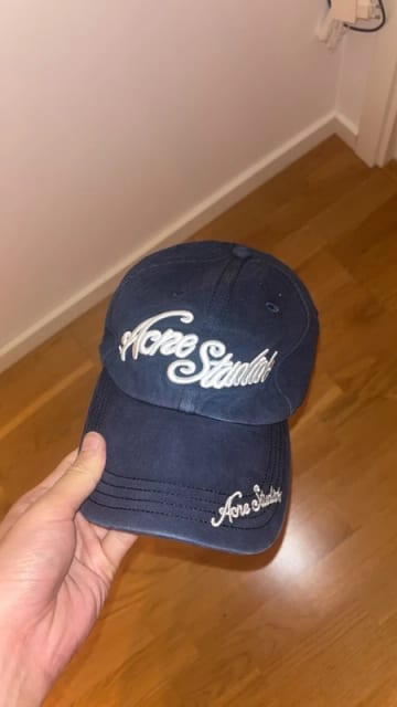 Acne studios keps mörkblå