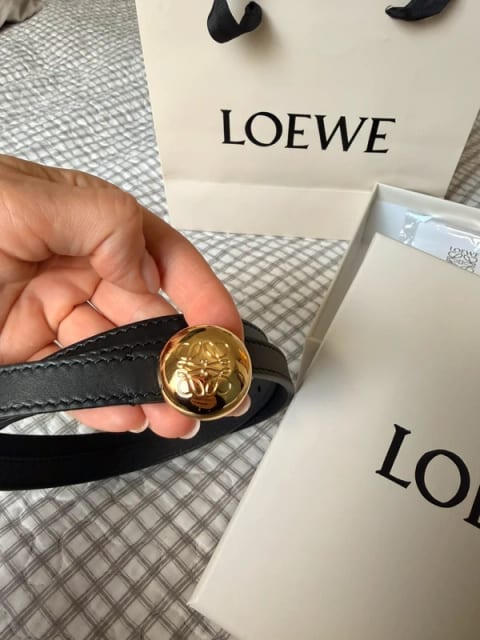 Cieniutki pasek Loewe z klamrą kuleczką high fashion