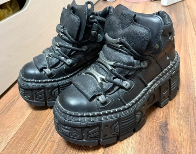 original new rock shoes M-WALL106-S12
