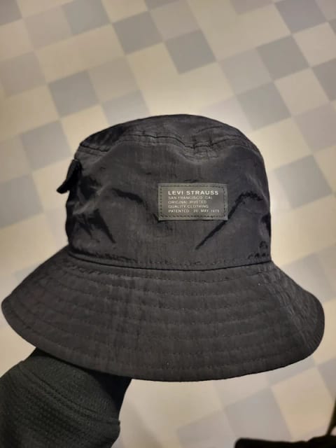 Levis buckethat