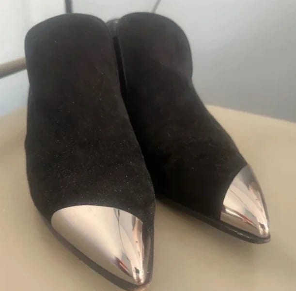 Miu Miu Ankelboots i Mocka med Metalltå – Stl 39