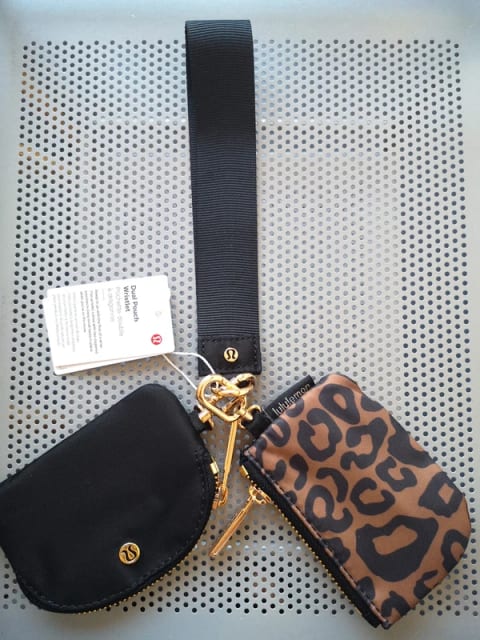 Lululemon wristlet pouch