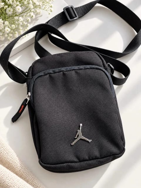 Czarna saszetka Jordan Jumpman na ramię – sportowa torba