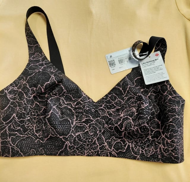 Lululemon 34C rinnahoidja