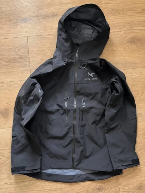 Arc'teryx Alpha SV Gore-Tex - Rozmiar S. Stan idealny