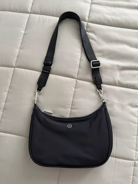 Lululemon crossbody laukku