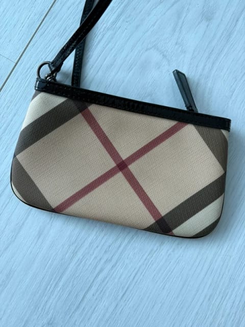Burberry pikkulaukku