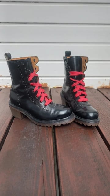 Vintage Martens 8146 (Regina) na obcasie