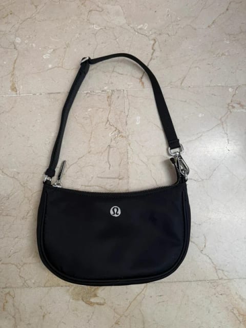 Lululemon laukku