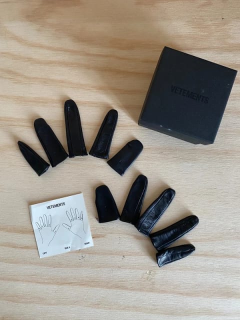 Vetements ss16 finger gloves