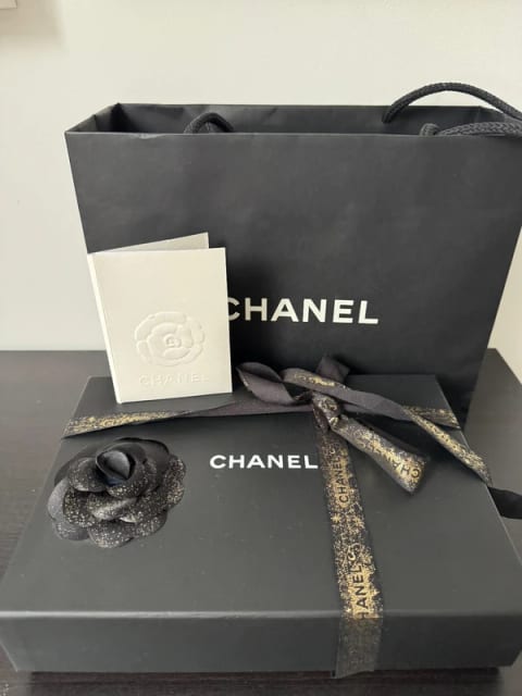 Zimní čepice Chanel
