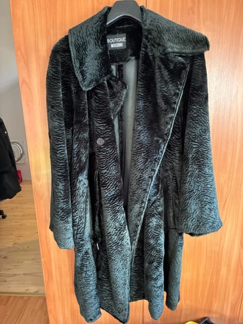 Moschino Boutique plašč iz umetnega krzna