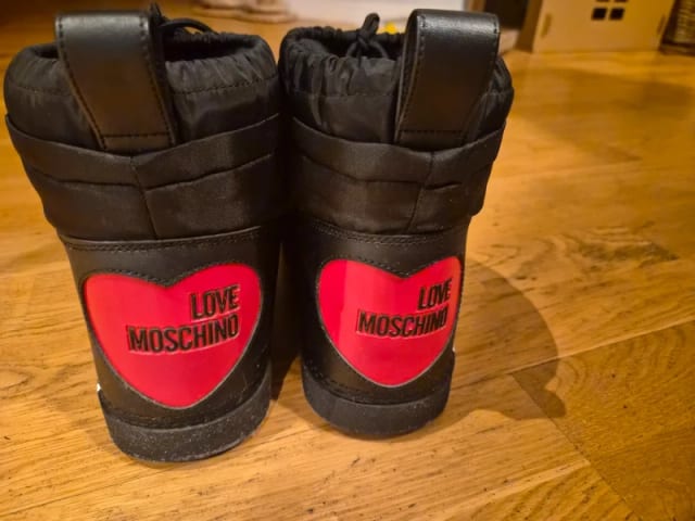 Śniegowce Moschino