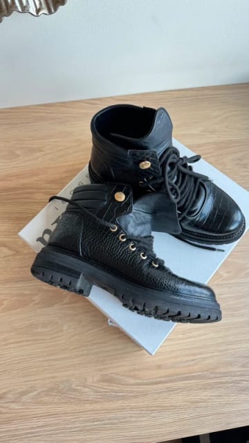 Max Mara Harvey leather lace-up boots
