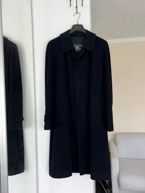 Old money, wool and camel hair blend, Burberry navy coat