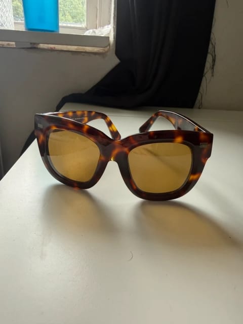 Acne studios turtoise solglasögon
