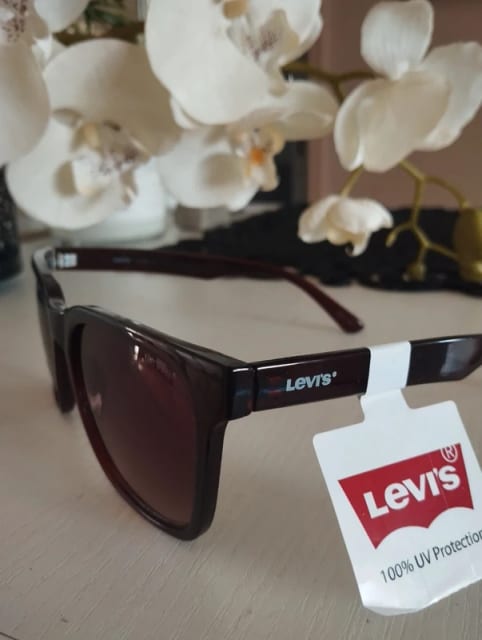 Nowe okulary przeciwsłoneczne "Levi's"