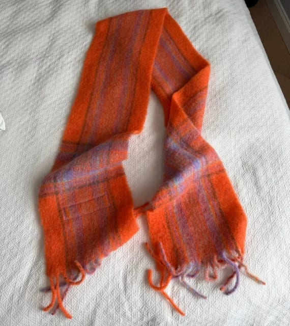 Acne scarf