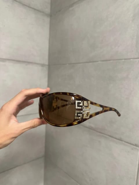 Givenchy vintage tortoiseshell mask sunglasses feature