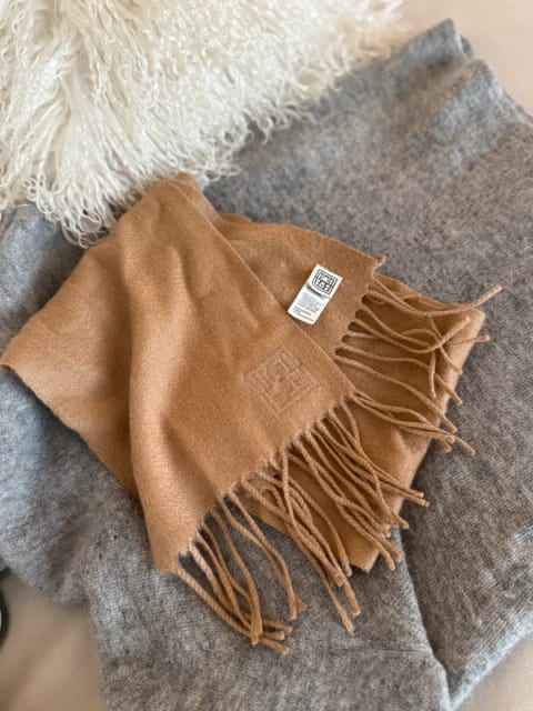 Toteme 100% cashmere scarf