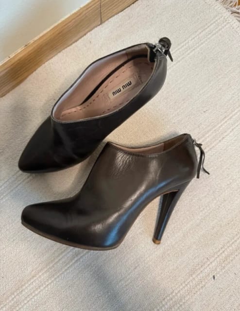 Miu Miu leather pointed toe stiletto ankle boots 39