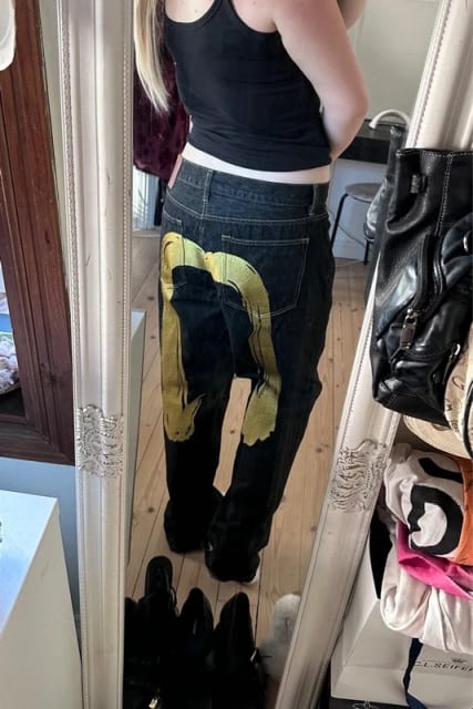 svarta EVISU jeans
