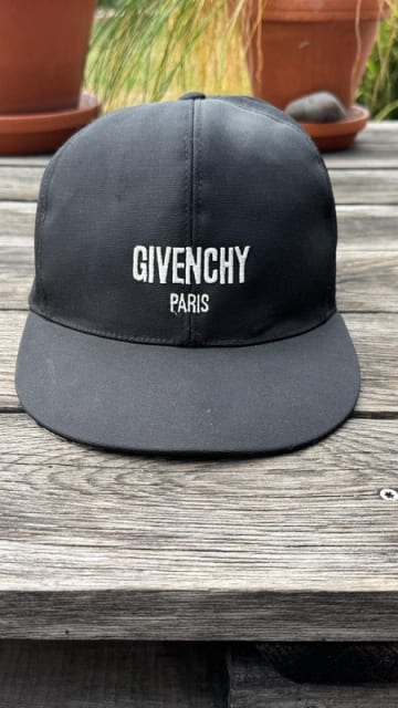 Kšiltovka Givenchy