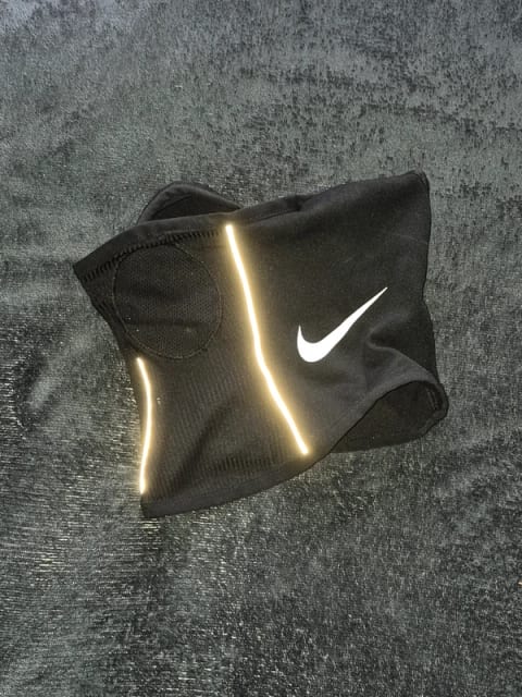 Nike nyaksál