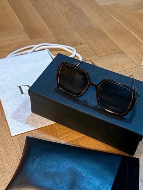 Dior sluneční brýle černé se zlatými detaily